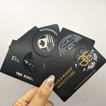 Висококачествено изработени по поръчка на визитна картичка е от черно матово метал с магнитна лента/карти от неръждаема стомана