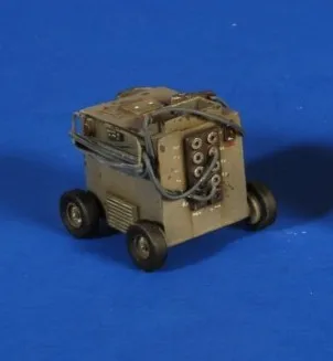 Модел от лят под налягане смола в мащаб 1: 35, на модела на сцената на войната, на модел на превозното средство за поддръжка на места, включително и етикети